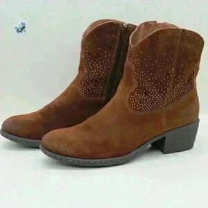 Born Boc Women’s Brown Suede Leather Studs Western Cowboy Ankle Boots Sz US 9.5